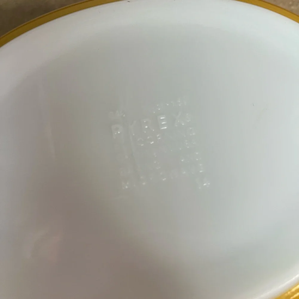 Vintage Pyrex Butterfly Gold Casserole with Glass Lid